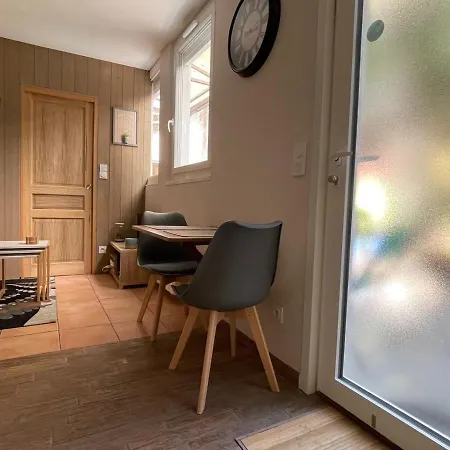 Maisonnette Cosy A Avec Terrasse Et Jardin - Fr-1-555-95 엑스레뱅