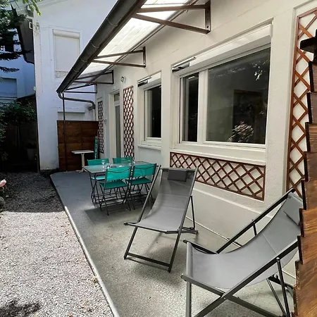 Maisonnette Cosy A Avec Terrasse Et Jardin - Fr-1-555-95